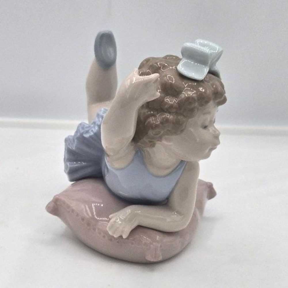 Lladro Retired Figurine 5472 Dreaming Ballerina Little‎ Girl on Pillow Glazed - Picture 2 of 7